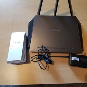 Netgear Nighthawk 1900 Router with Rnage extender